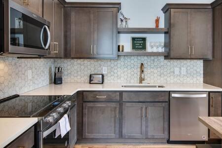 The Eastland - Lovely City Home Close To All! Нэшвилл Экстерьер фото